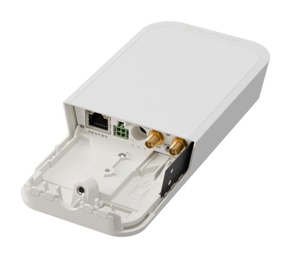 MIKROTIK • RBwAPR-2nD&R11e-LR8G • 2,4GHz LoRa gateway wAP LR8G kit